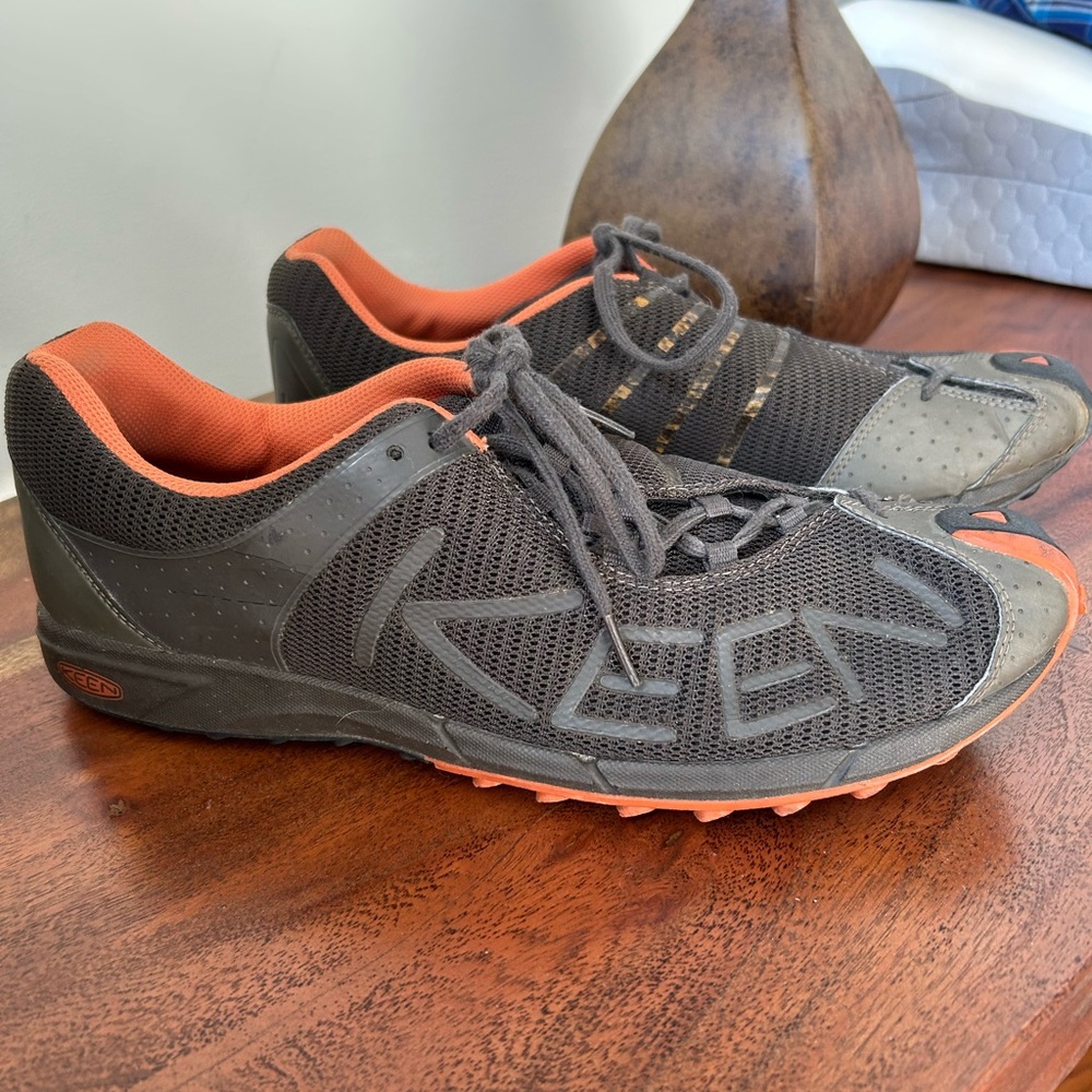 Keen Men’s 11 athletic shoes